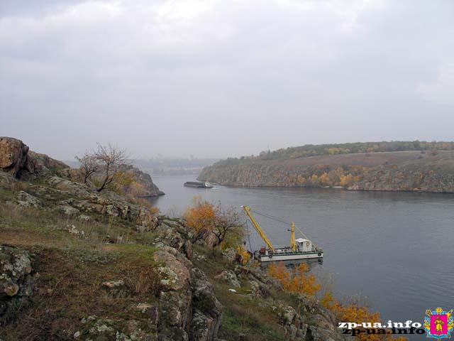 Скалы на правом берегу Днепра