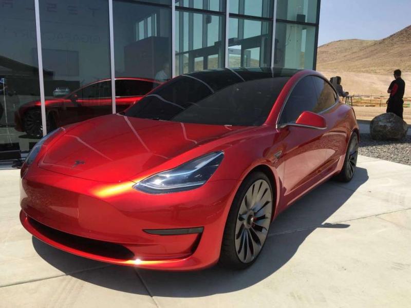 Причины популярности Tesla Model 3