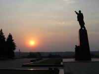Памятник Ленину на одноименной площаде
